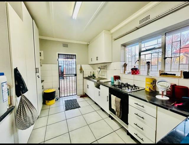 3 BEDROOM HOUSE FOR SALE IN VANDERBIJLPARK SW 1